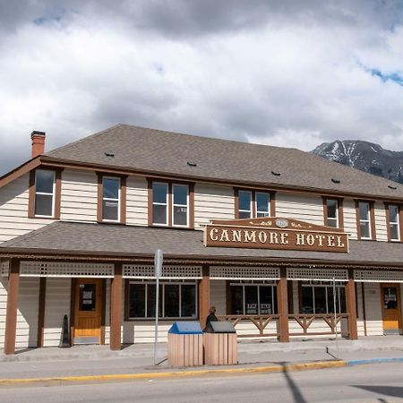 Party Hostel - The Canmore Hotel Hostel Esterno foto