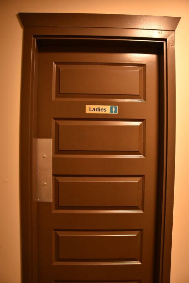 Party Hostel - The Canmore Hotel Hostel Esterno foto