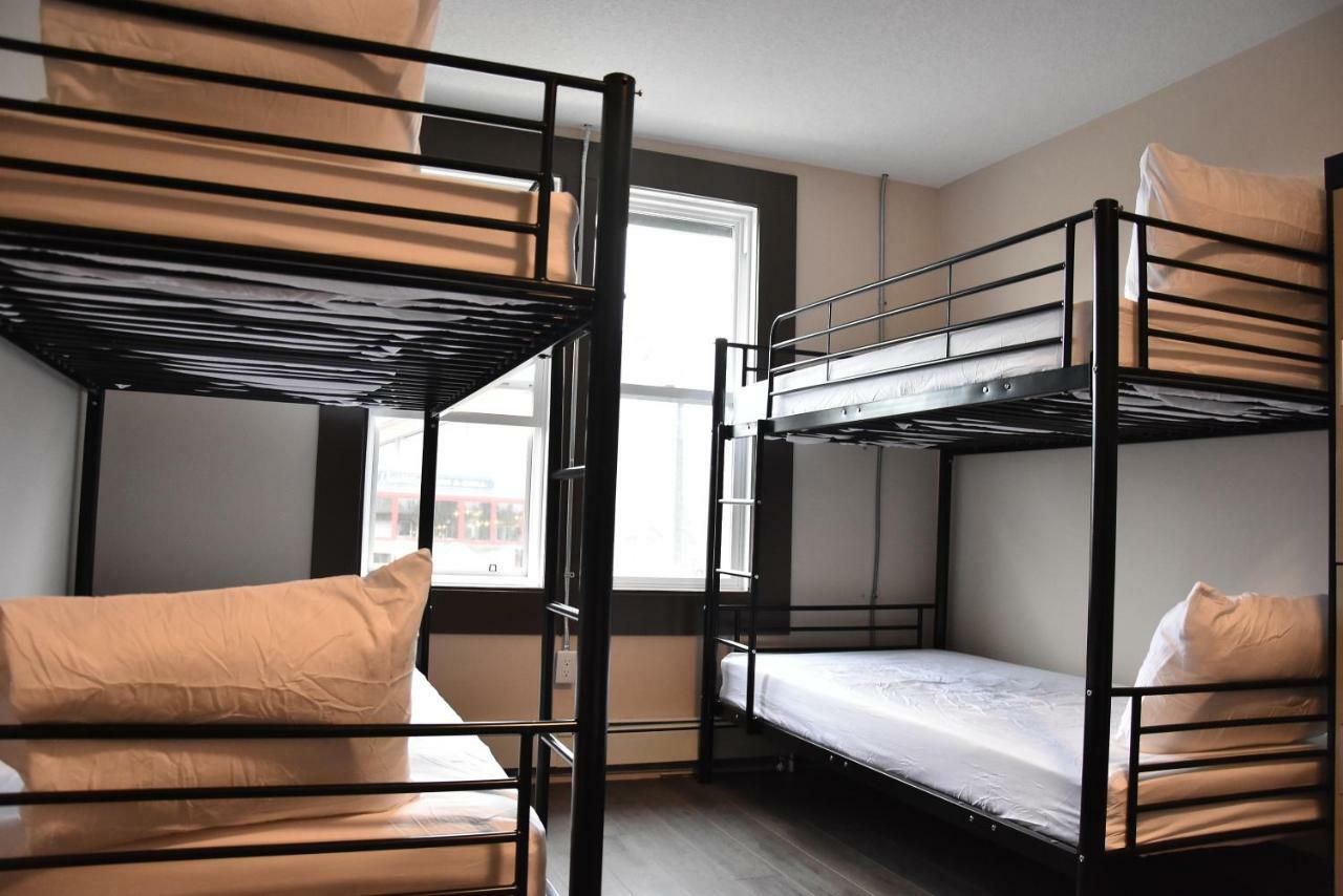 Party Hostel - The Canmore Hotel Hostel Esterno foto